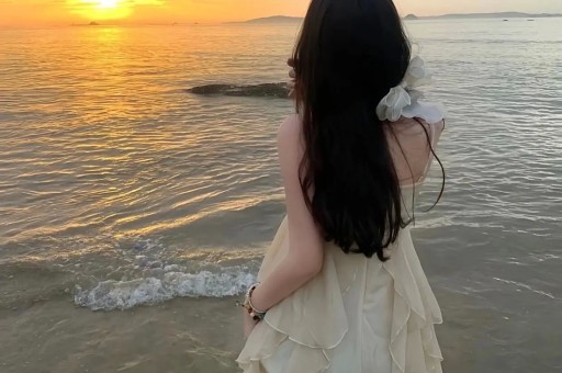 小甜甜布兰妮换新造型金·卡戴珊御用发型师克里斯·阿普尔顿操刀